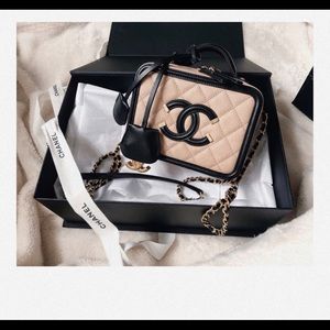 「SOLD to Fashionphile」CHANEL Vanity Case small